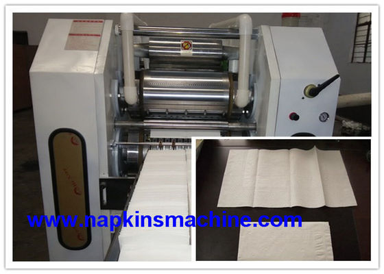 1 / 8 400mm fois 2000 feuilles/Min Napkin Manufacturing Machine