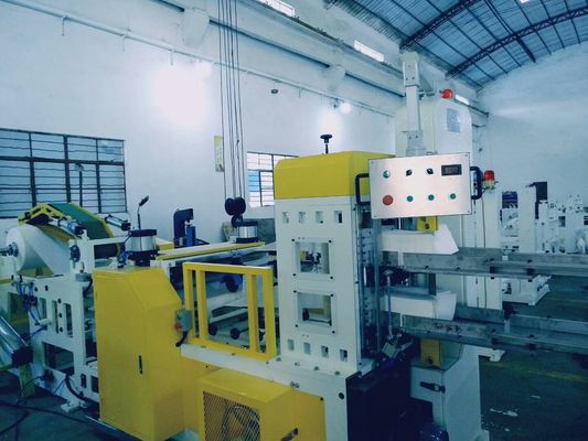 HUIT serviette automatique de PLC du FOIS 5.5KW faisant la machine