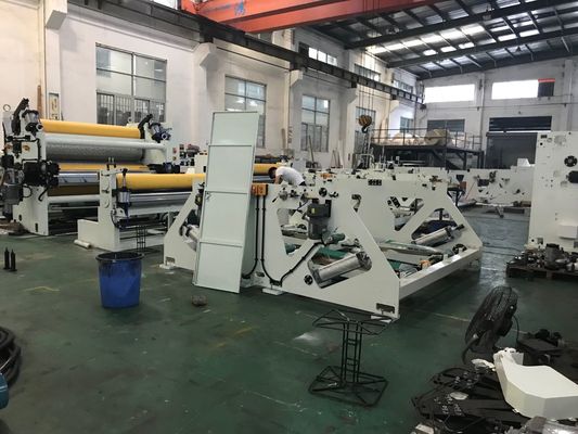 Le petit pain enorme 380V a perforé la machine de fente de papier
