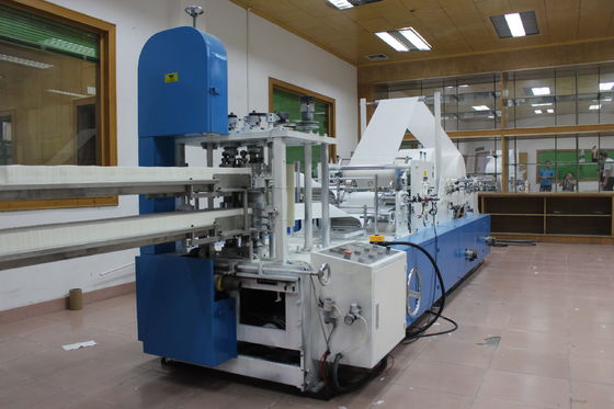 La plate-forme 2 a stratifié la machine de pliage de serviette du tirage en couleurs 5.5KW